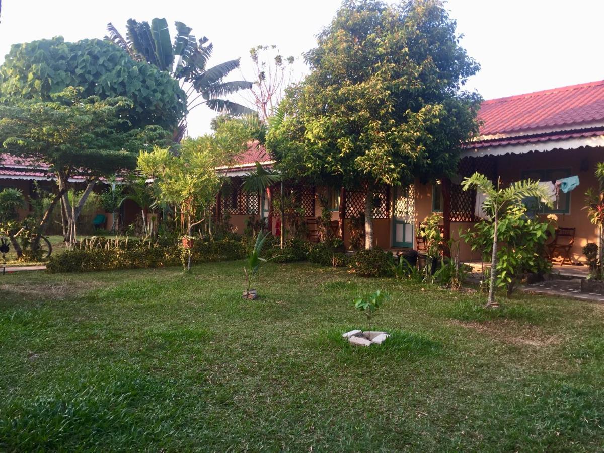 Soluna Guest House Pantai Cenang  Bagian luar foto