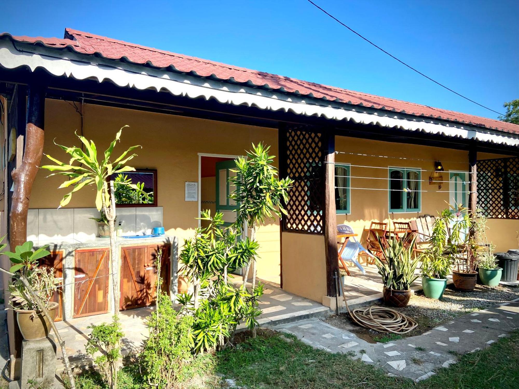 Soluna Guest House Pantai Cenang  Bagian luar foto