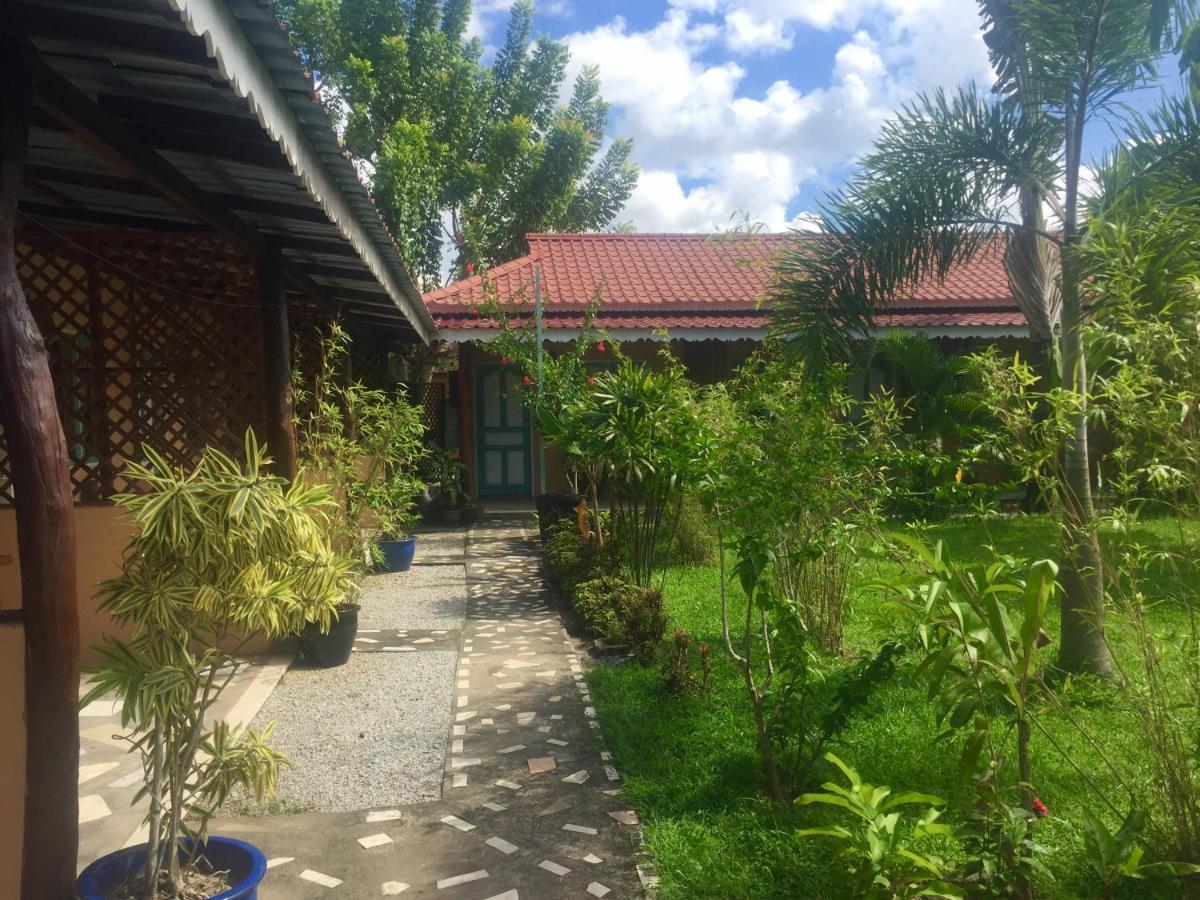 Soluna Guest House Pantai Cenang  Bagian luar foto