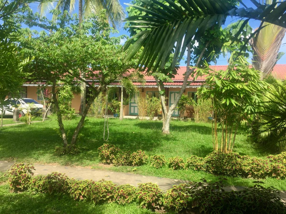 Soluna Guest House Pantai Cenang  Bagian luar foto