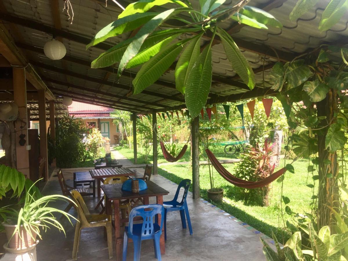 Soluna Guest House Pantai Cenang  Bagian luar foto